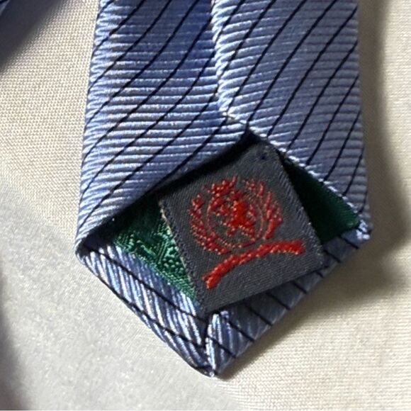 Tommy Hilfiger silk Elegant Blue and peach seahorse Patterned Tie 62” x 4” - Picture 5 of 6